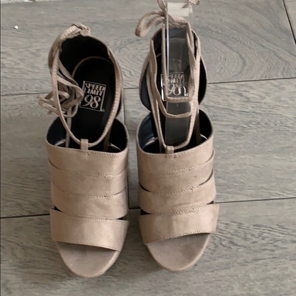 Size 10 Clay Cutout Faux Suede Ankle Tie Platform - Picture 5 of 6